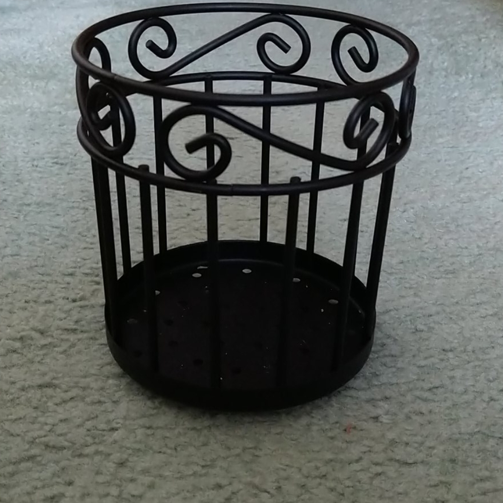 Utensil holder